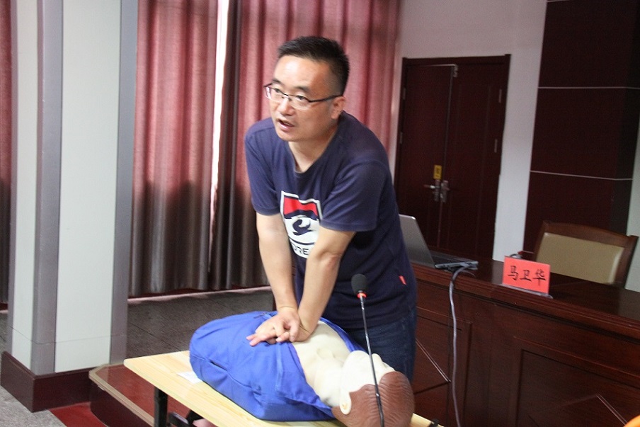 2心肺復蘇應急救援常識培訓.JPG